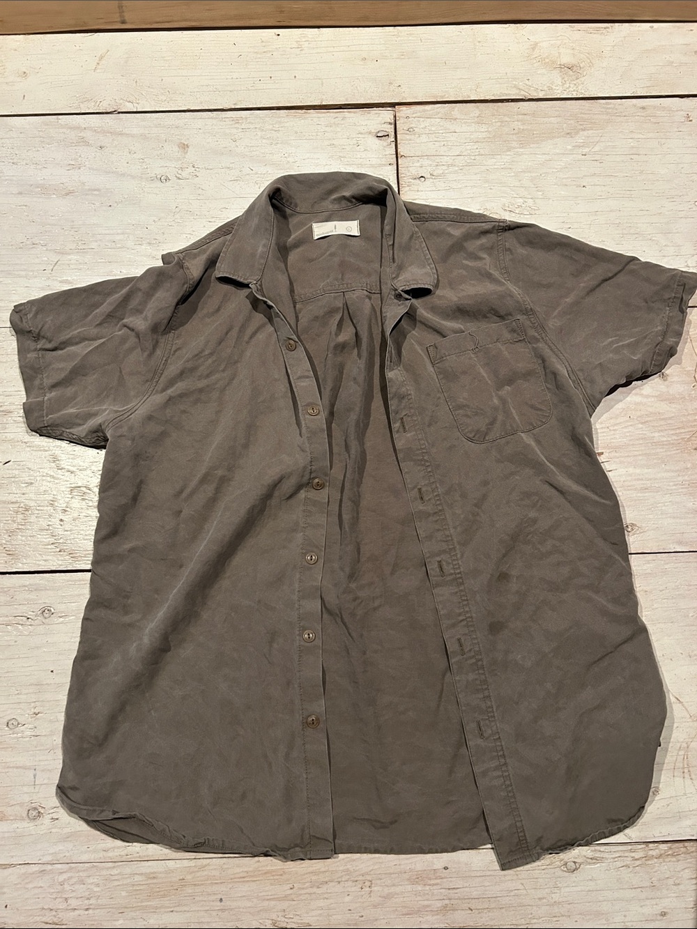 Ecologyst Casual Short-Sleeve Button-Down Shirt. Made in Canada